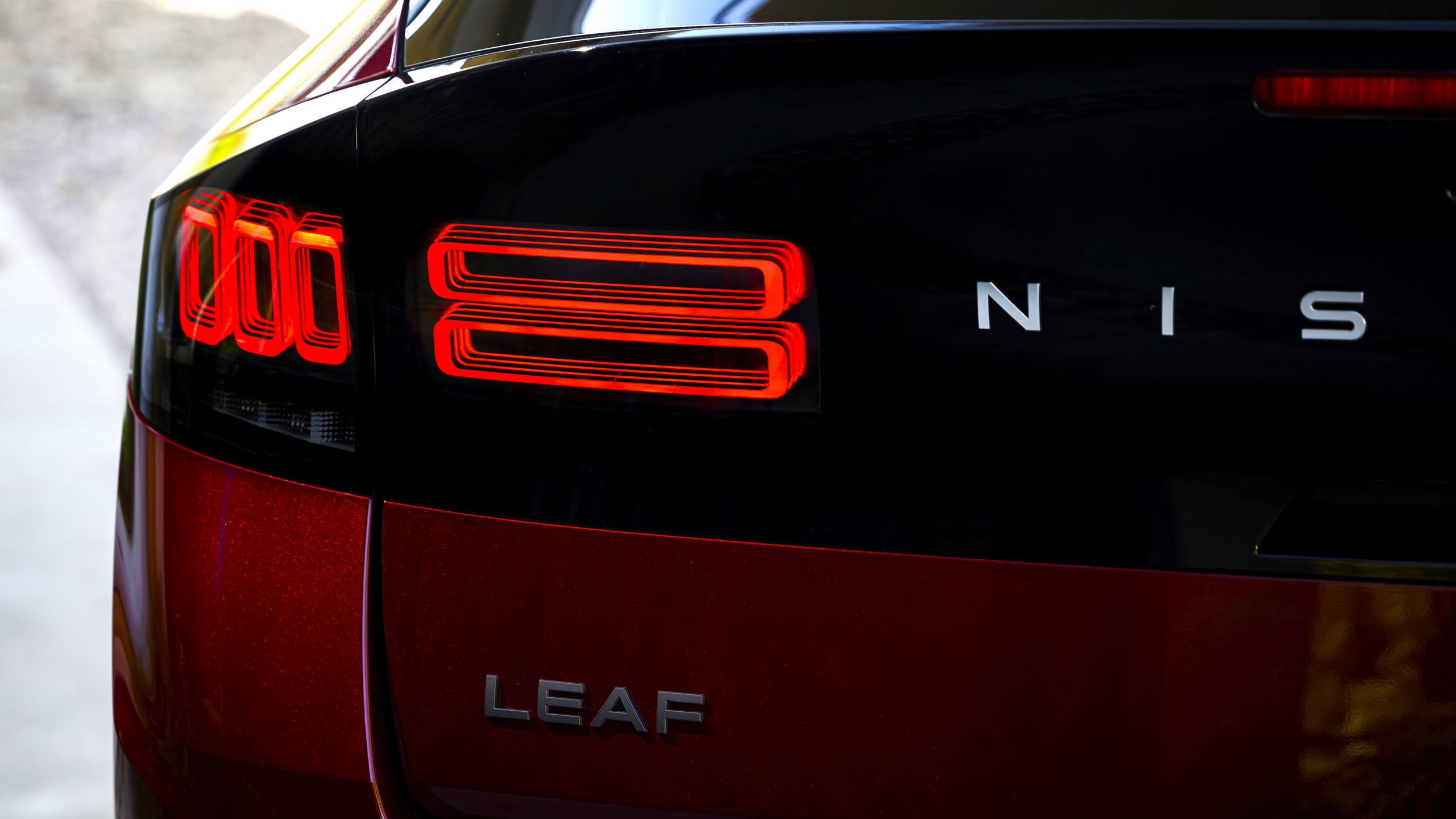 Nissan’s Leaf Faces Early Challenges on the Road