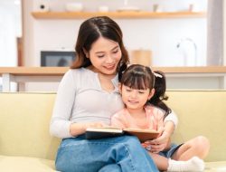 7 Tips Cepat Tingkatkan Kemampuan Membaca Anak dari Ahli 7 Tips Cepat Tingkatkan Kemampuan Membaca Anak dari Ahli