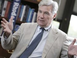US Senator Warns of Fossil Fuel Coup and Economic Crisis