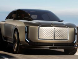 Bentley’s Electric Revolution Overshadows Jaguar’s Comeback