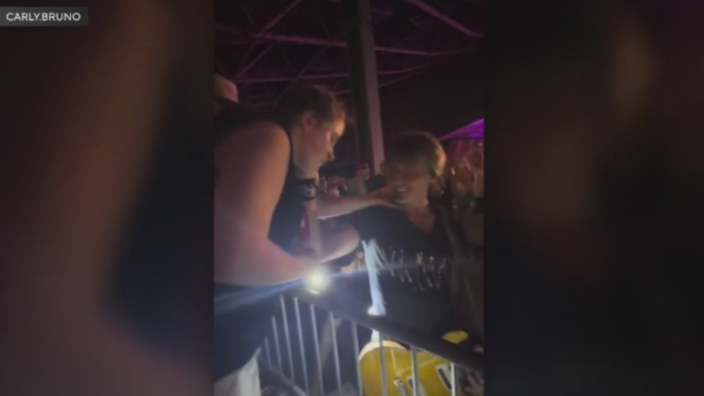 Keith Urban Connects with Visually Impaired Teen at Pittsburgh Concert