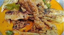 Resep Ayam Lodho Khas Tulungagung: Rasa Gurih dengan Rempah Kaya dan Isi Daun Singkong