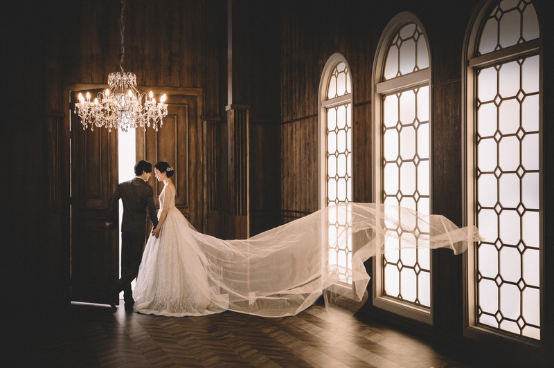 Easy English News: Photo-only Korean Weddings Trend in Japan