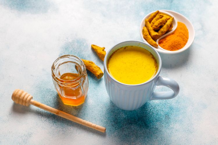 9 Manfaat Kunyit dan Madu untuk Kesehatan: Redakan Nyeri dan Turunkan Berat Badan