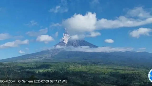 Gunung Semeru Waspada, Empat Kali Erupsi Capai 1 Kilometer