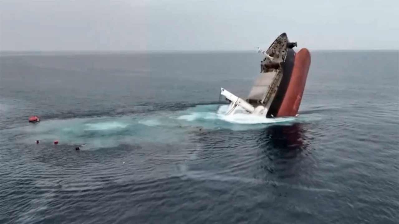 Video: Kapal Kargo Eternity Tenggelam di Laut Merah Akibat Serangan Houthi