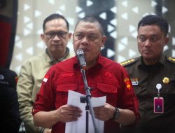 Delapan Tersangka Korupsi Pertamina Ditahan, Riza Chalid Harus Dijemput dari Singapura Delapan Tersangka Korupsi Pertamina Ditahan, Riza Chalid Harus Dijemput dari Singapura