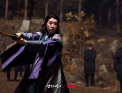 7 Alasan Bae Gyeon Woo Diserang Roh Bongsu di Head Over Heels
