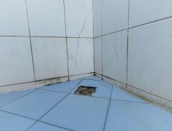Cara Menghilangkan Kerak Sabun di Keramik, Bersih Berkilau!