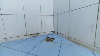 Cara Menghilangkan Kerak Sabun di Keramik, Bersih Berkilau!