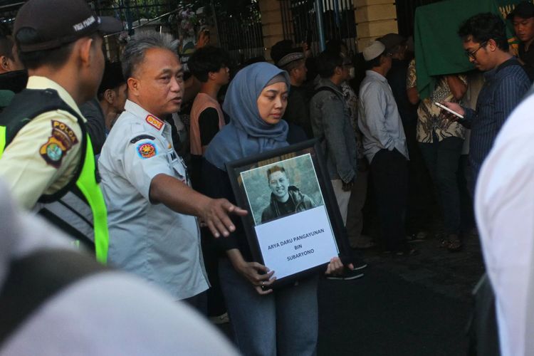 Fakta di Balik Lakban Kuning yang Mengakhiri Hidup Diplomat Kemlu Arya Daru Pangayunan