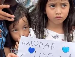 Wapres Gibran Dapat Ucapan Khusus dari Gadis Kecil di Daerah Terdampak Banjir Ciledug Wapres Gibran Dapat Ucapan Khusus dari Gadis Kecil di Daerah Terdampak Banjir Ciledug