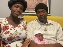 Fiancé Saves Newborn by Removing Umbilical Cord from Neck Fiancé Saves Newborn by Removing Umbilical Cord from Neck