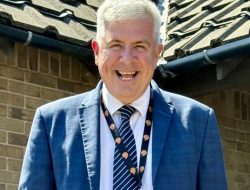 Headteacher to retire after 18 years at Wrexham school Headteacher to retire after 18 years at Wrexham school