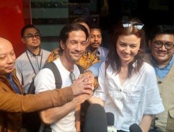 Sepakat Damai, Edward Akbar dan Kimberly Ryder Jual Mobil Bersama, Hasil Dibagi Dua Sepakat Damai, Edward Akbar dan Kimberly Ryder Jual Mobil Bersama, Hasil Dibagi Dua