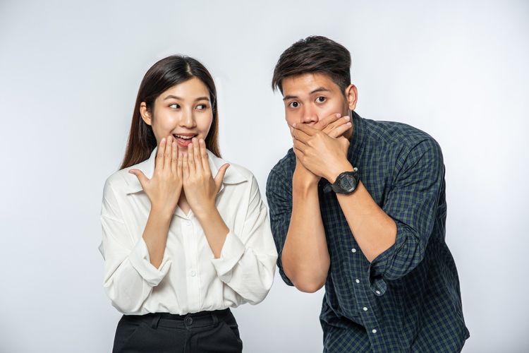 8 Frasa Ajaib yang Membuat Anda Lebih Menarik, Menurut Psikologi Percakapan