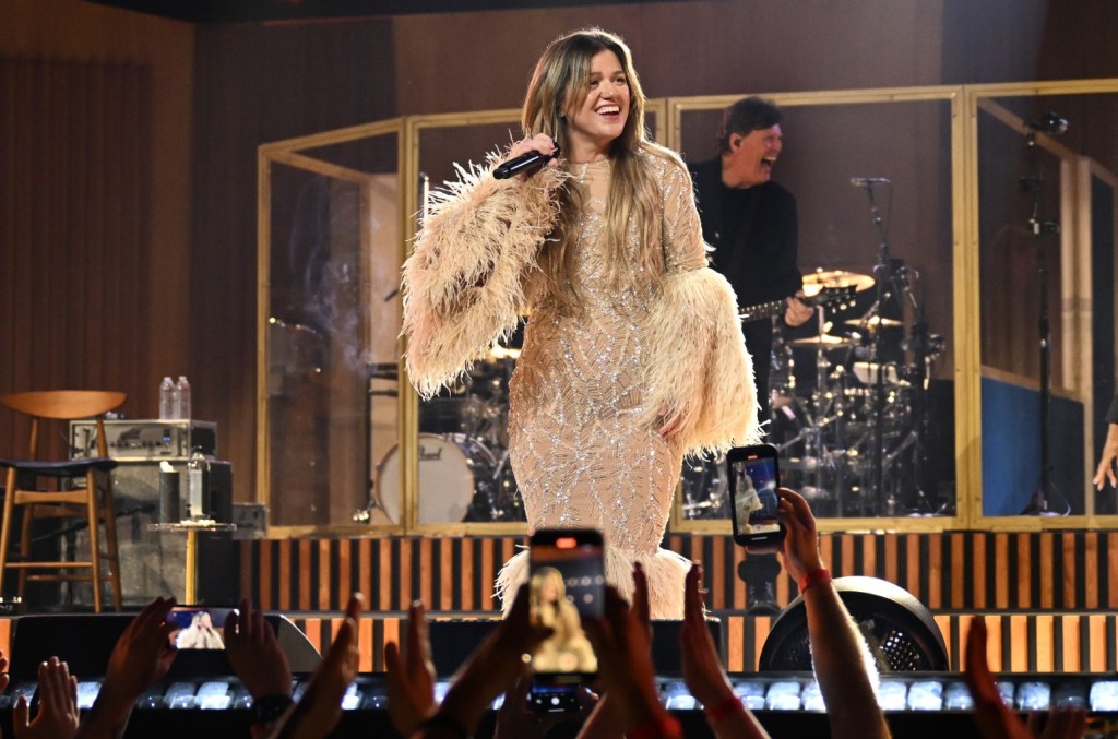Top 8 Highlights from Kelly Clarkson’s Opening Night in Vegas