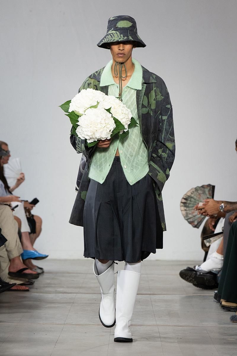 10 Koleksi Feng Cheng Wang di Paris Fashion Week, Puitis!