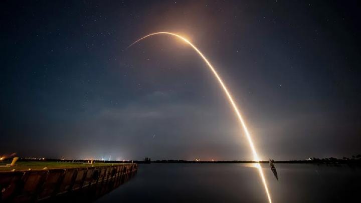 SpaceX Luncurkan 28 Satelit Starlink untuk Konstelasi Orbit Rendah