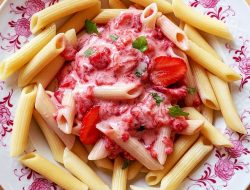 Pasta Scandal: Polish PM Supports Iga Świątek’s Strawberry Twist