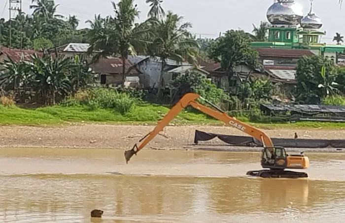 Surutnya Debit Sungai, Panitia Mulai Keruk Arena Pacu Jalur Tepian Narosa