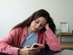 Psikologi Media dan Dampak pada Kesehatan Mental di Era Digital