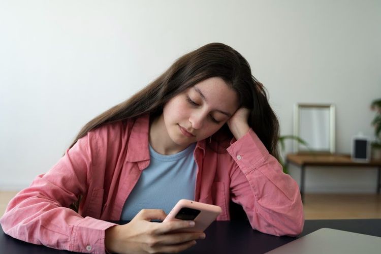 Psikologi Media dan Dampak pada Kesehatan Mental di Era Digital