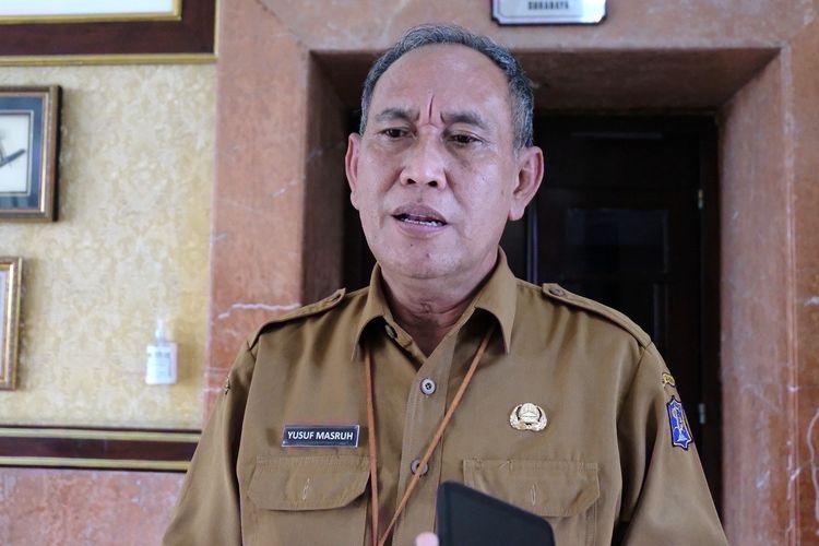 Pemkot Surabaya Berikan Seragam Gratis untuk Siswa Kurang Mampu Usai MPLS