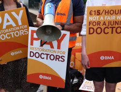 Strengthening NHS Jobs for Doctors, But No Pay Rise in Sight Strengthening NHS Jobs for Doctors, But No Pay Rise in Sight
