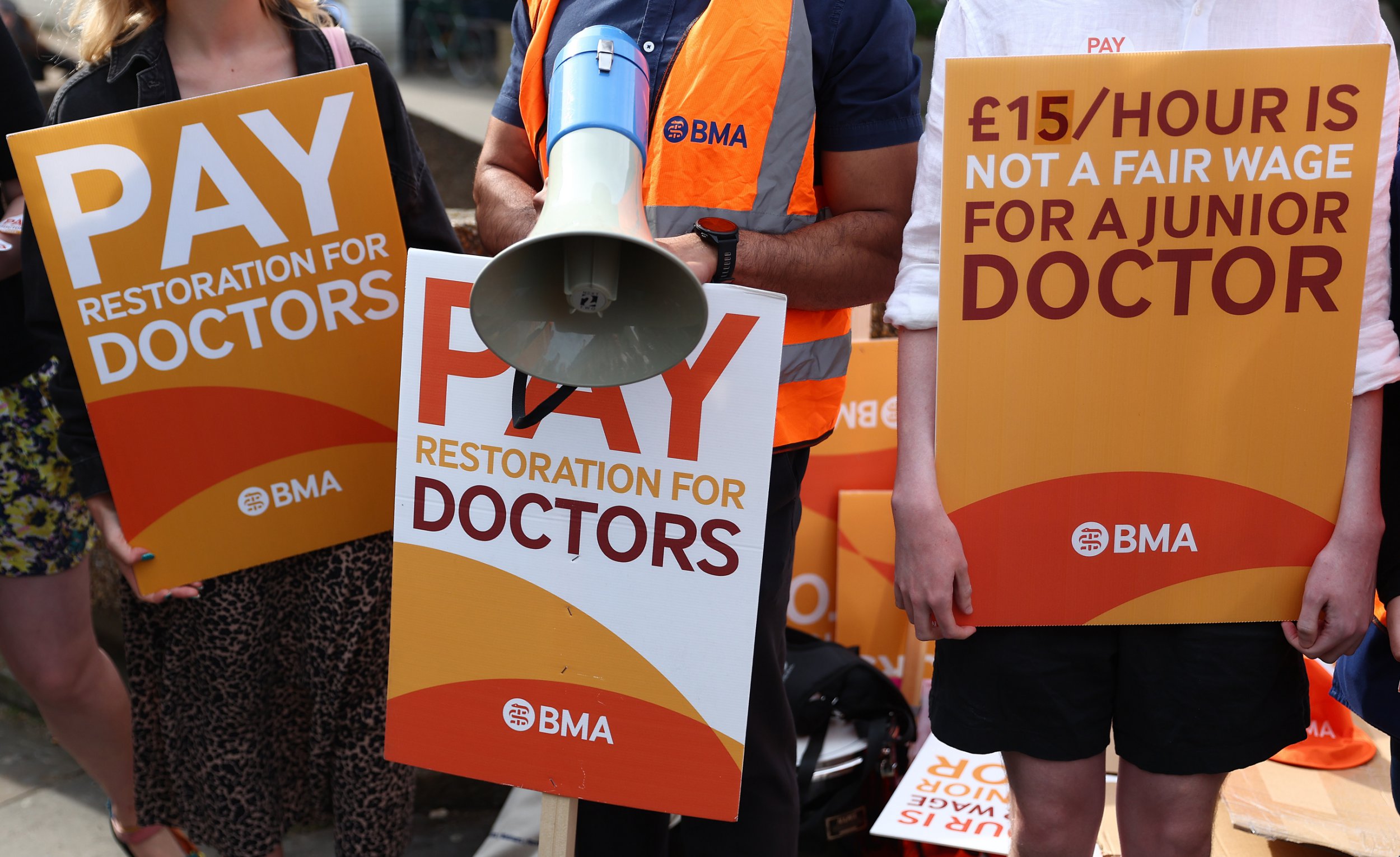 Strengthening NHS Jobs for Doctors, But No Pay Rise in Sight