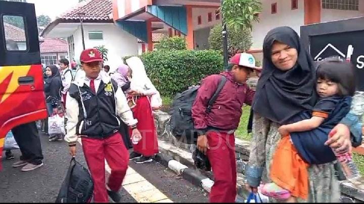 Hari Pertama MPLS, Wali Murid: Seperti Mondokin Anak