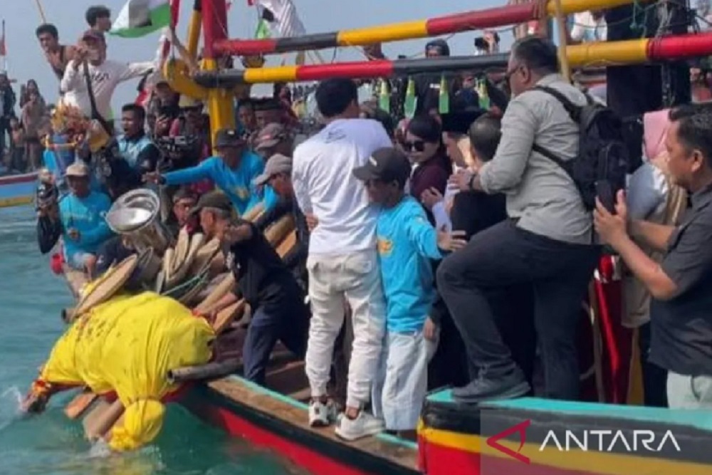 Tradisi Ruwat Laut di Carita Jadi Daya Tarik Wisatawan