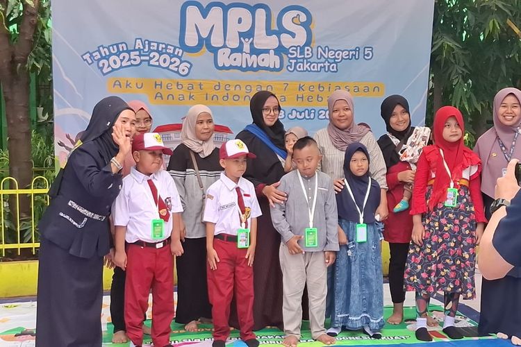 Puluhan Siswa SLB 5 Jakarta Ikuti MPLS, Edukasi Anti-Bullying Diberikan