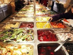 Tourist Faces Criticism for Stealing Hotel Breakfast Food