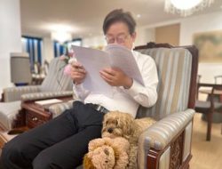 A President and His Dog: Lee Shares Insights on Animal Emotions in Instagram Post A President and His Dog: Lee Shares Insights on Animal Emotions in Instagram Post