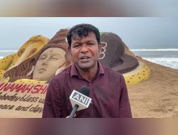Sudarsan Pattnaik Creates 6 Lord Shiva Sand Sculptures for First Monday of Sawan Sudarsan Pattnaik Creates 6 Lord Shiva Sand Sculptures for First Monday of Sawan