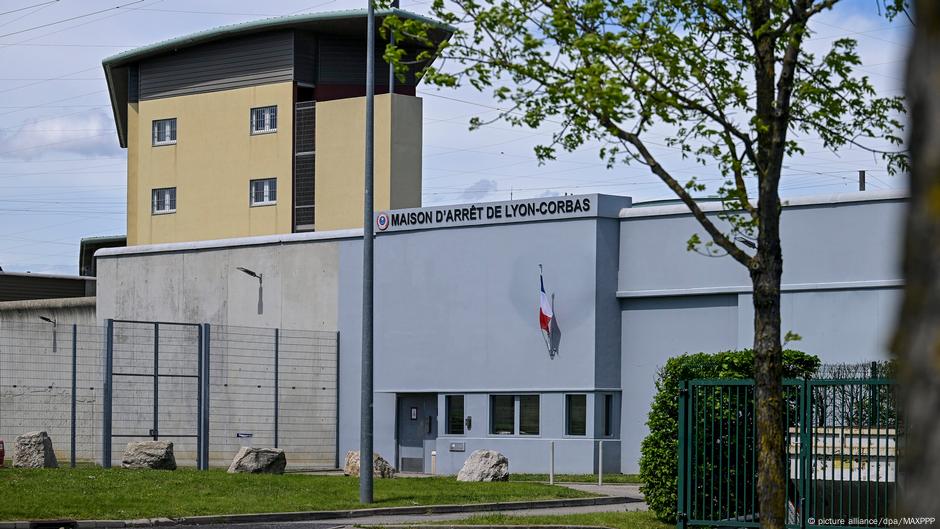 French Man Re-arrested After Escaping Prison in Cellmate’s Bag