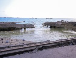 Israel Attacks Hodeida Port in Houthi Targeted Strike Israel Attacks Hodeida Port in Houthi Targeted Strike