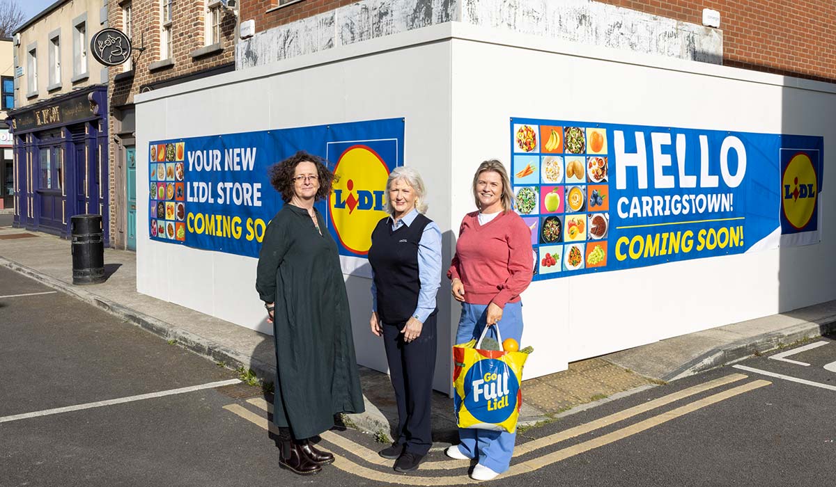 Shopper Mistakenly Enters Lidl on Fair City Set