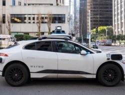 Elon Musk Criticizes Waymo’s Tech as Tesla Robotaxi Falls Behind