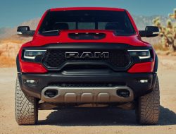 Ram’s Raptor-Slaying TRX May Return in 2026 Ram’s Raptor-Slaying TRX May Return in 2026