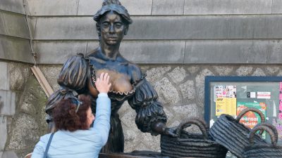 Council debates flower beds to protect Molly Malone statue from tourist touch