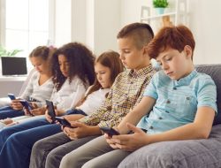 Smartphones Linked to Suicide Thoughts and Aggression in Kids Under 13, Study Says Smartphones Linked to Suicide Thoughts and Aggression in Kids Under 13, Study Says