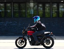 The Royal Enfield Hunter 350 Thrives in Chicago and Busy Cities Worldwide