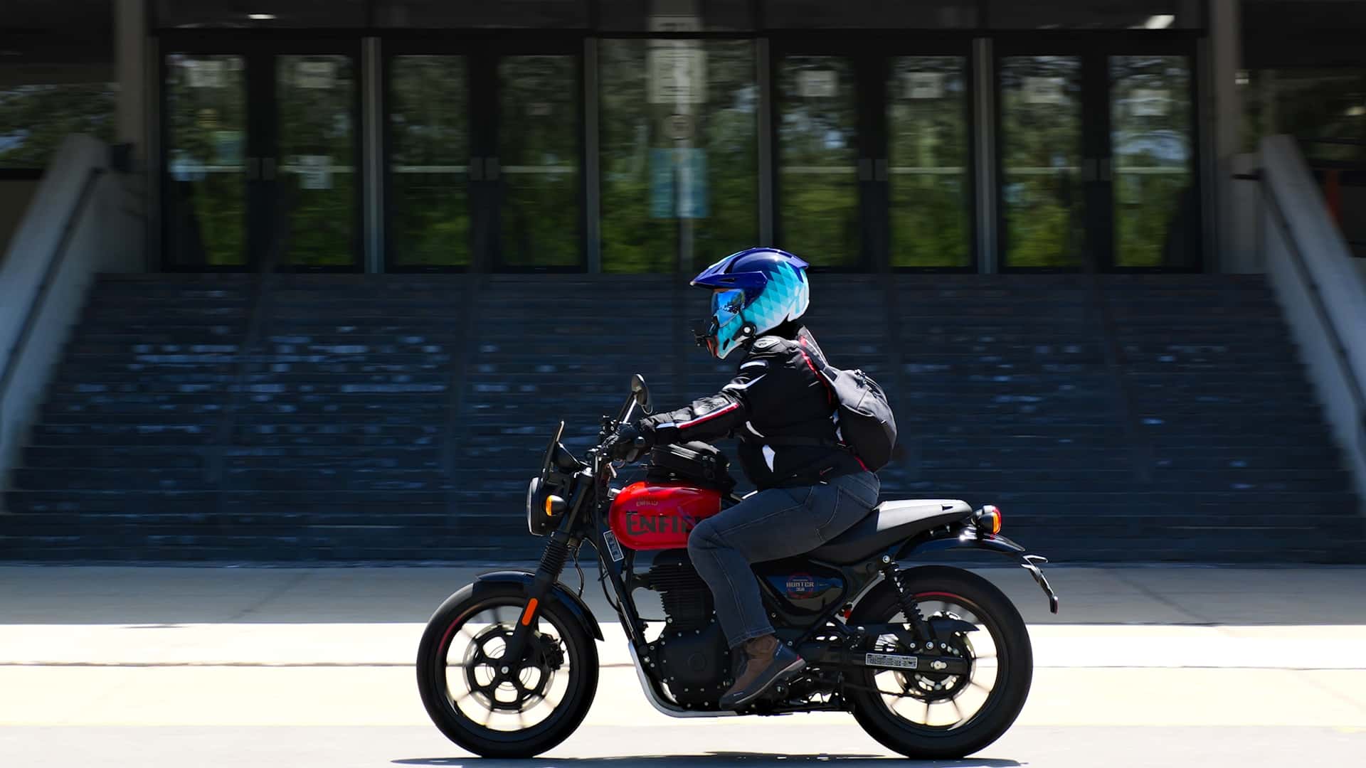 The Royal Enfield Hunter 350 Thrives in Chicago and Busy Cities Worldwide