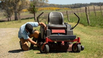 When and How to Replace Your Riding Lawn Mower Blades