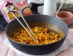 How to Make Buldak Carbonara Ramen with Milk and Cheese!