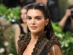 Kendall Jenner’s Tote & White Dress Combo Is Perfect