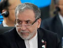 Iran Vows Not to Halt Nuclear Enrichment Before European Talks