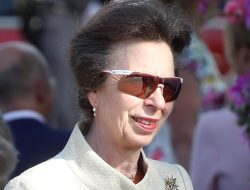 Princess Anne’s ‘Hippy’ Hair and Flower Crown Define 2025’s Frothy Festival Style Princess Anne’s ‘Hippy’ Hair and Flower Crown Define 2025’s Frothy Festival Style